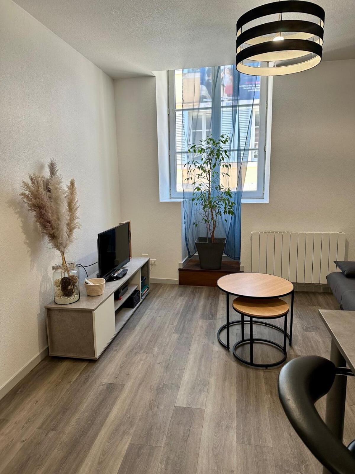 Appartement Calme Au Coeur De La Ville Lons-le-Saunier Eksteriør bilde